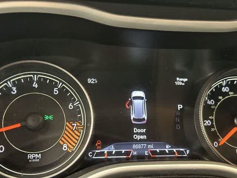Used 2015 Jeep Cherokee Limited w/ Luxury Group AWD/4WD image 16