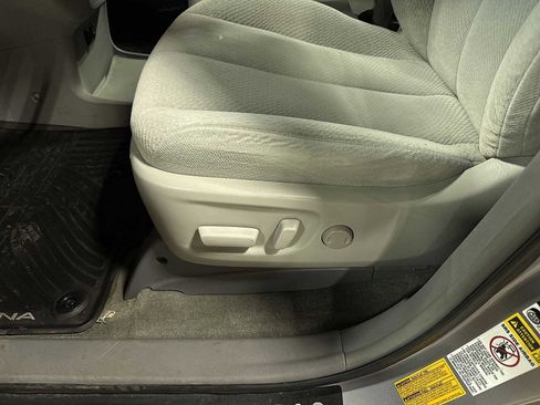 Used 2014 Toyota Sienna LE image 23