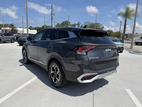 Used 2023 Kia Sportage LX FWD image 5