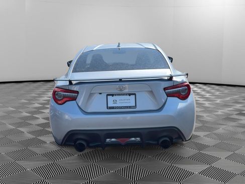 Used 2018 Toyota 86 RWD image 6