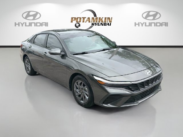 Certified 2024 Hyundai Elantra SEL FWD image 3