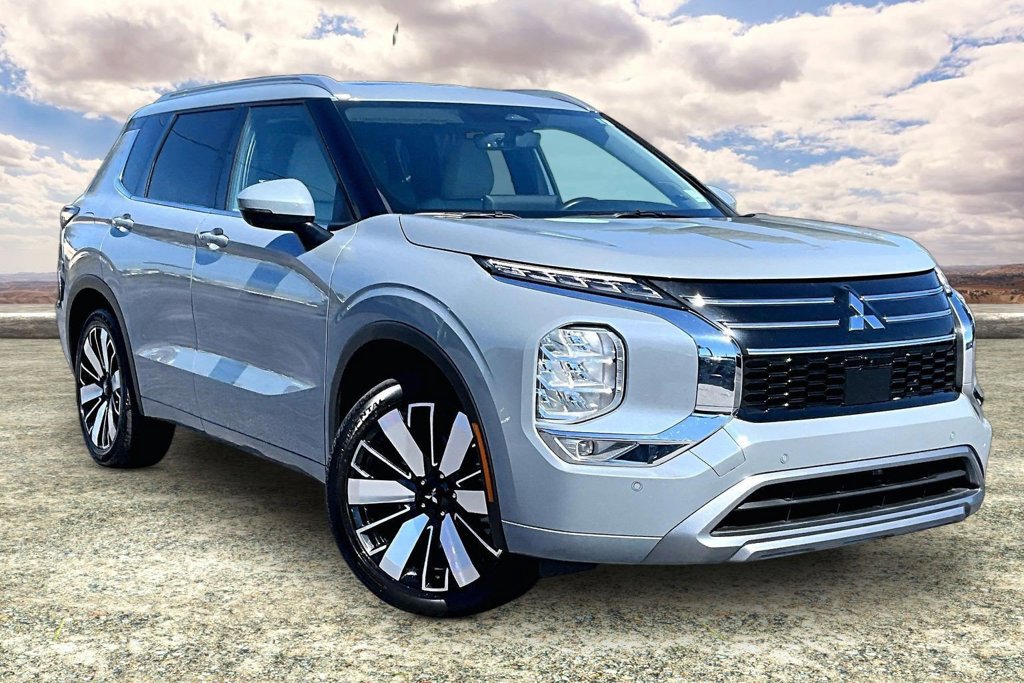 Used 2025 Mitsubishi Outlander SEL FWD image 1