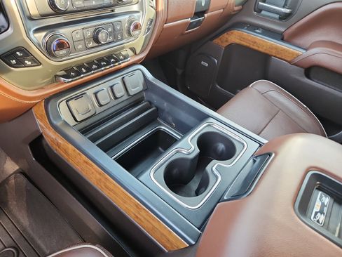 Used 2018 Chevrolet Silverado 1500 High Country image 19