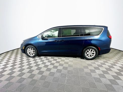 Certified 2024 Chrysler Pacifica Touring-L image 6