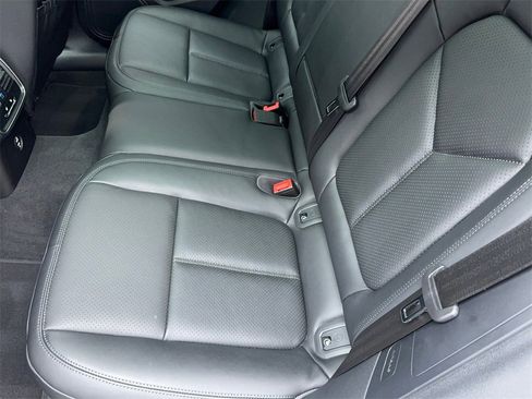 Used 2025 Porsche Macan w/ Premium Package Plus image 41