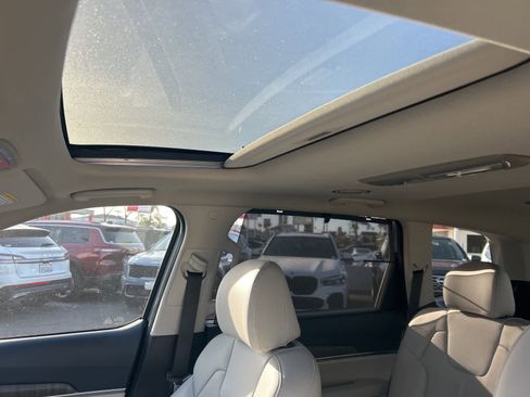 Used 2024 Kia Telluride EX w/ EX Captain's Chair Package image 22