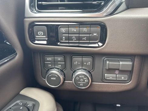 New 2026 GMC Yukon Elevation w/ Elevation Premium Package AWD/4WD image 5