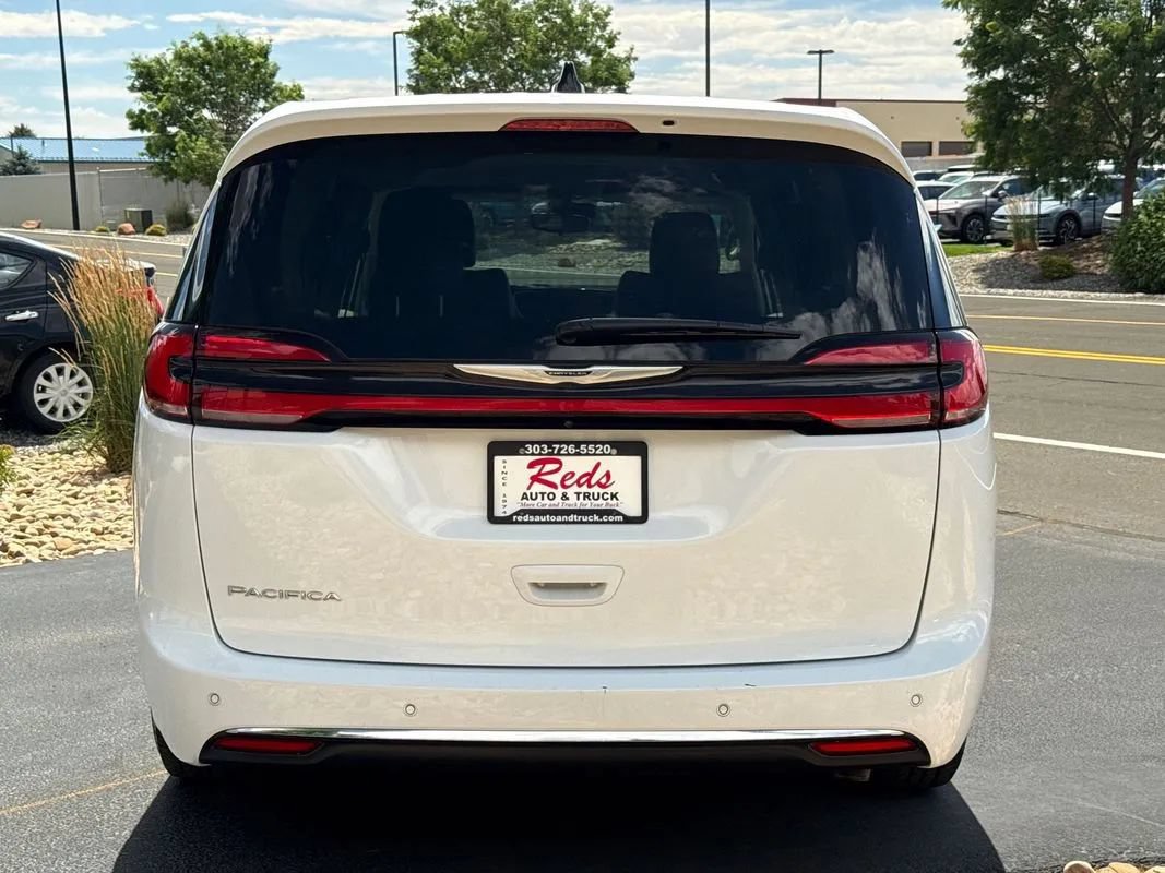 Used 2024 Chrysler Pacifica Touring-L FWD image 47