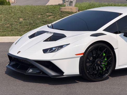 Used 2024 Lamborghini Huracan STO RWD image 3
