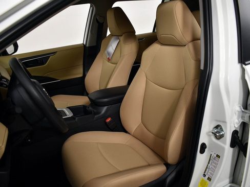 New 2025 Toyota RAV4 LE image 10