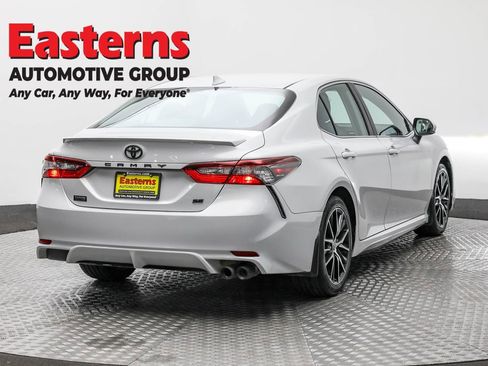 Used 2023 Toyota Camry SE image 5