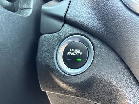 Used 2020 Chevrolet Equinox LT image 18