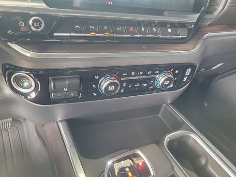 Certified 2023 GMC Sierra 1500 SLT w/ SLT Premium Plus Package AWD/4WD image 22