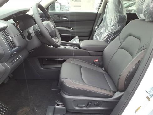 New 2026 Nissan Pathfinder SL w/ SL Premium Package AWD/4WD image 7