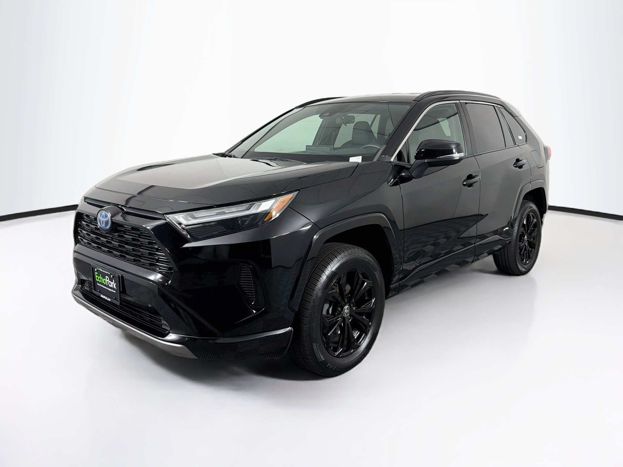 Used 2022 Toyota RAV4 SE AWD/4WD image 3