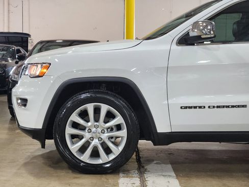 Used 2017 Jeep Grand Cherokee Limited RWD image 18