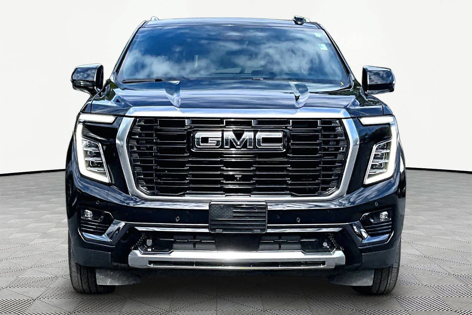 Used 2025 GMC Yukon Denali Ultimate AWD/4WD image 3