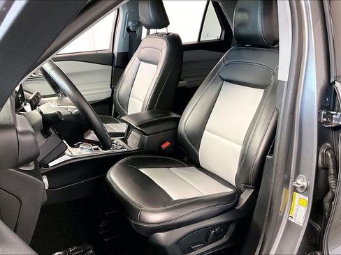 Used 2022 Ford Explorer XLT w/ Equipment Group 202A image 25