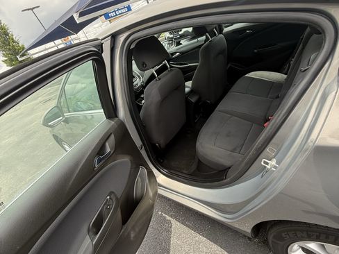 Used 2019 Chevrolet Cruze LT w/ Convenience Package FWD image 4