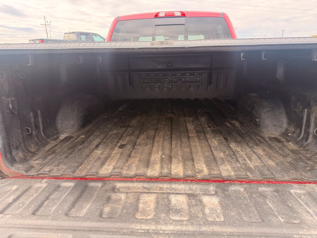 Used 2018 GMC Sierra 2500 Denali AWD/4WD image 3