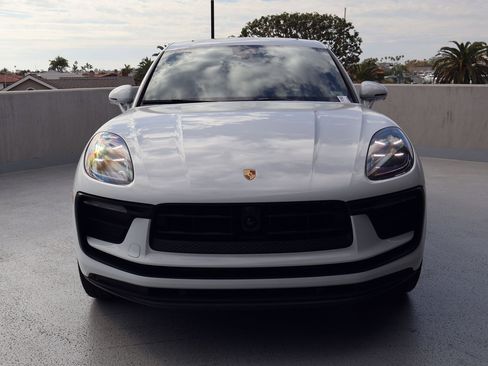 Certified 2025 Porsche Macan image 6