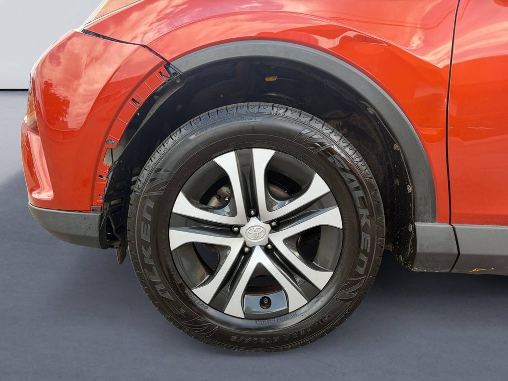 Used 2016 Toyota RAV4 LE AWD/4WD image 9