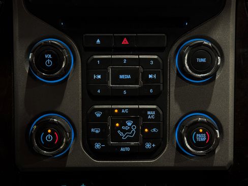 Used 2016 Ford F250 Platinum w/ FX4 Off-Road Package image 5