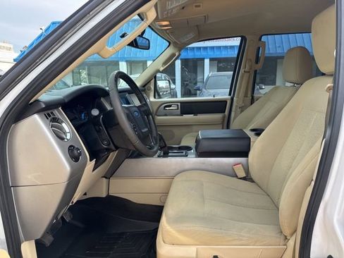 Used 2016 Ford Expedition XLT image 9