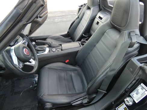 Used 2017 FIAT 124 Spider Lusso image 37