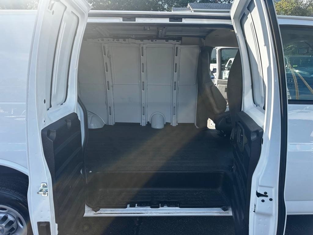 Used 2021 Chevrolet Express 2500 w/ Driver Convenience Package RWD image 8