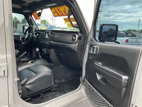 Used 2021 Jeep Gladiator Sport AWD/4WD image 30