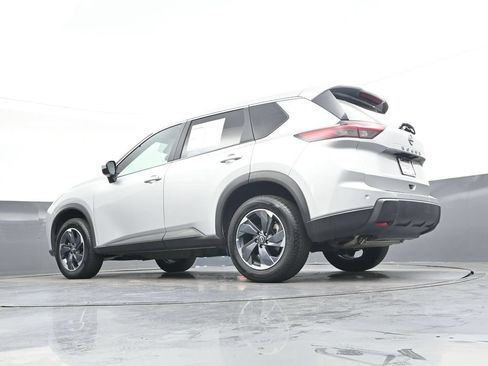 Used 2025 Nissan Rogue SV FWD image 38