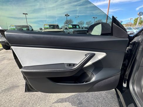 Used 2021 Tesla Model 3 Long Range image 19