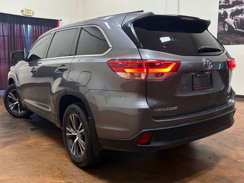 Used 2018 Toyota Highlander LE AWD/4WD image 37