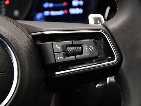 Used 2025 Porsche Macan image 26