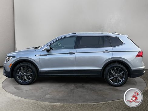 Used 2024 Volkswagen Tiguan SE image 4