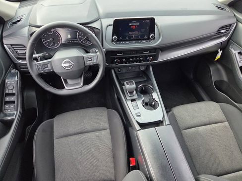 Used 2025 Nissan Rogue SV image 8