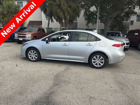 Used 2021 Toyota Corolla LE image 20