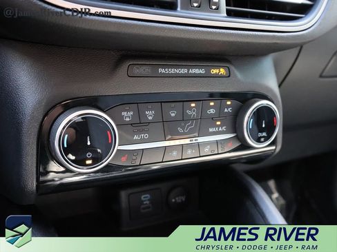 Used 2022 Ford Escape SE w/ SE Sport Appearance Package image 37