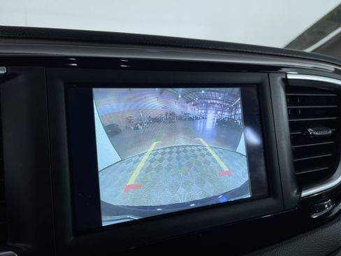 Used 2019 Chrysler Pacifica Touring Plus image 19