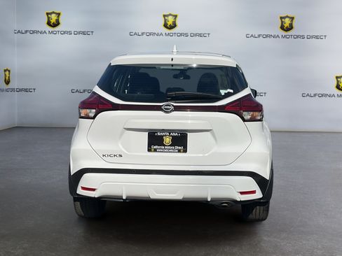 Used 2022 Nissan Kicks S FWD image 6