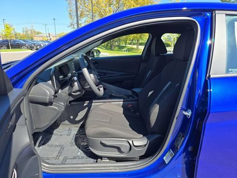 Used 2025 Hyundai Elantra Sport FWD image 11