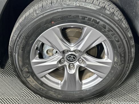 Used 2025 Toyota RAV4 XLE image 9