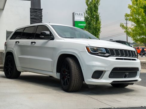 Used 2019 Jeep Grand Cherokee Trackhawk AWD/4WD image 7