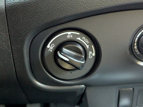 Used 2023 Nissan Frontier SV image 28