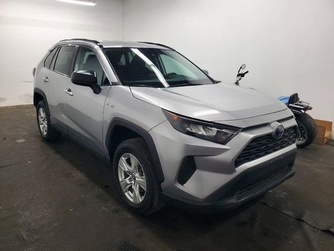 Used 2021 Toyota RAV4 LE AWD/4WD image 3