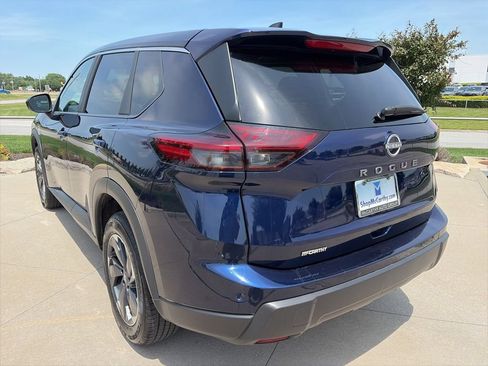 Used 2025 Nissan Rogue SV FWD image 13