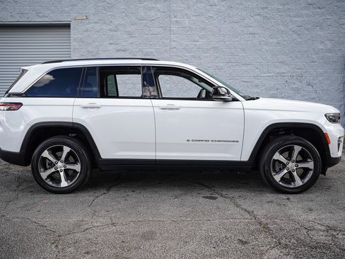 Used 2023 Jeep Grand Cherokee 4WD 4xe w/ Luxury Tech Group II image 18