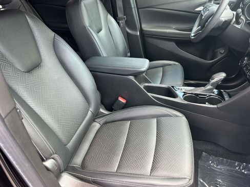 Used 2022 Buick Encore GX Essence w/ Experience Buick Package FWD image 38