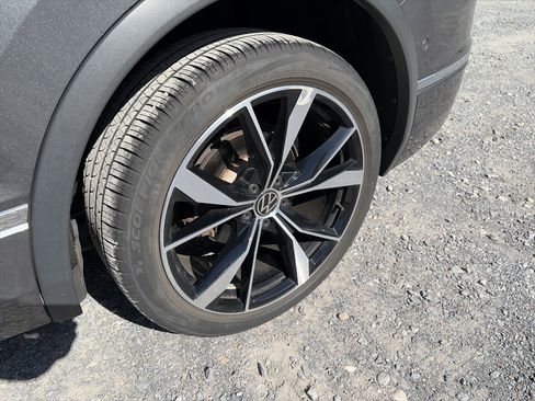Used 2022 Volkswagen Tiguan SEL R-Line AWD/4WD image 12
